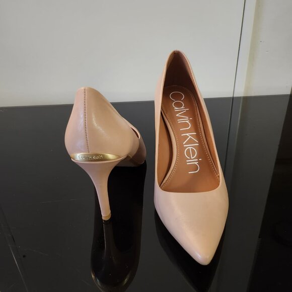 Calvin Klein Nude Leather Pointed-Toe Pumps – Size 7 - Picture 3 of 6